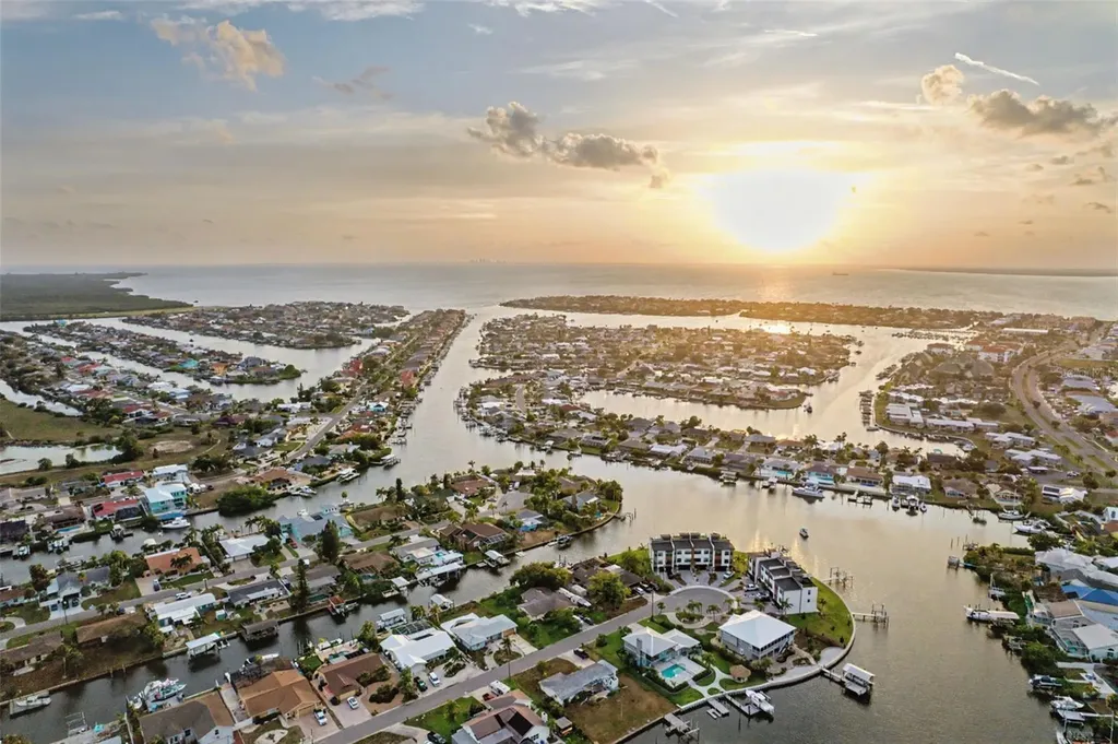 728 Spanish Main Drive Apollo Beach FL 33572