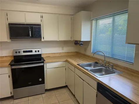 7131 Hollowell Drive Tampa FL 33634