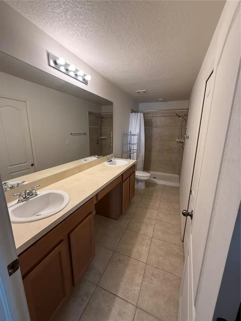 5032 White Sanderling Court Tampa FL 33619