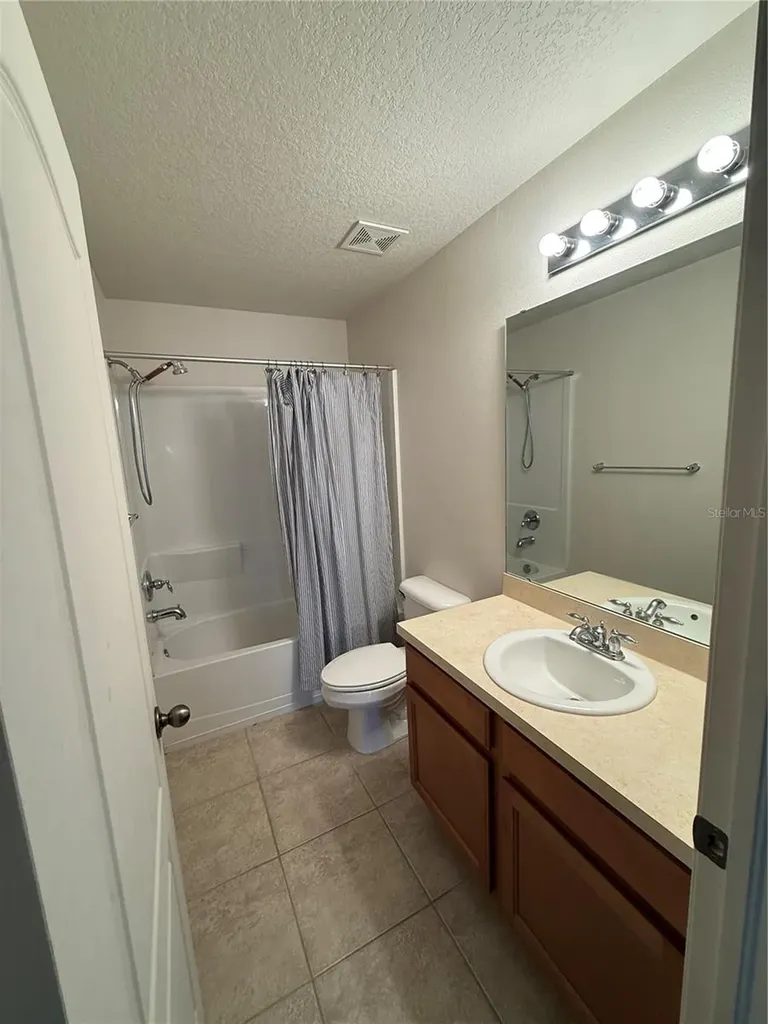 5032 White Sanderling Court Tampa FL 33619