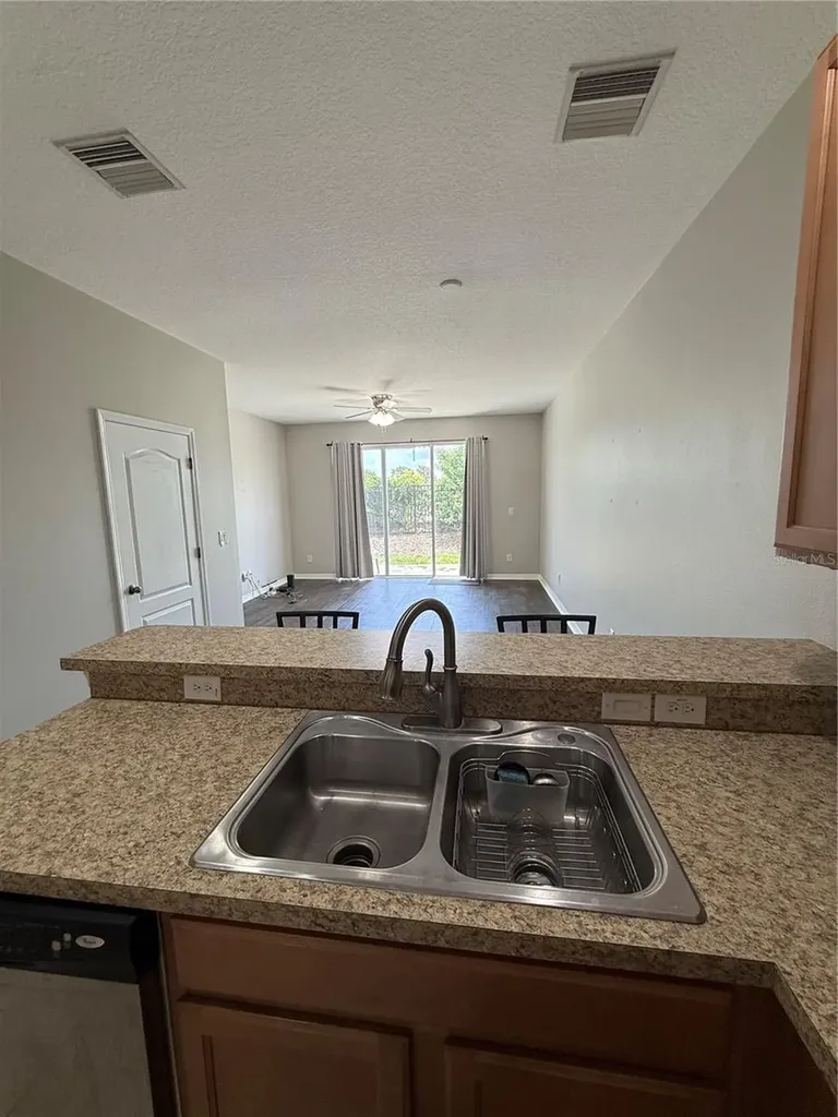 5032 White Sanderling Court Tampa FL 33619