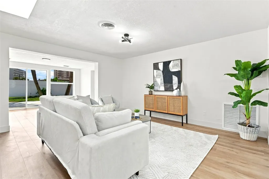 2542 W Coral Way Daytona Beach FL 32118