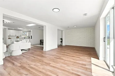 2542 W Coral Way Daytona Beach FL 32118