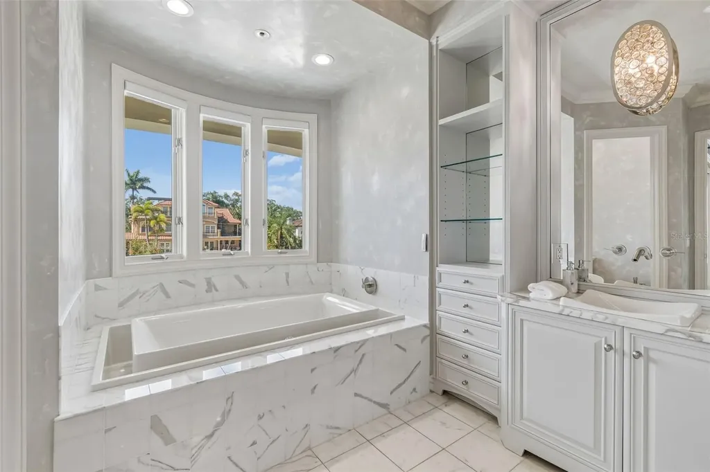 4927 Lyford Cay Road Tampa FL 33629