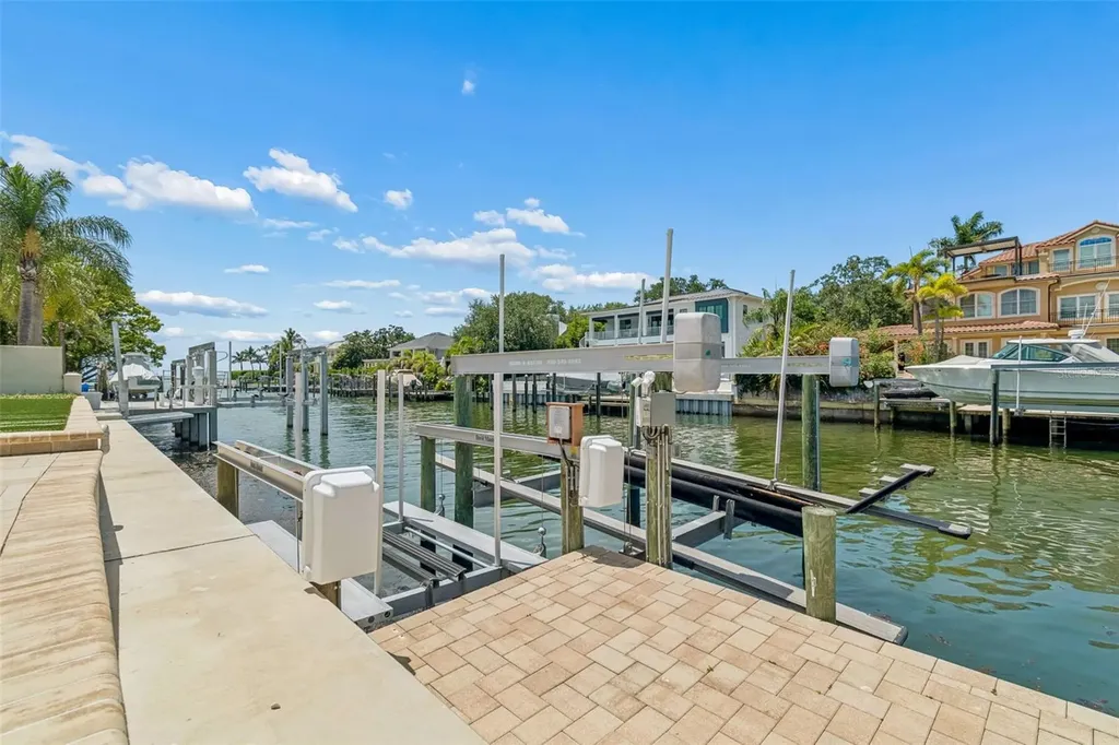 4927 Lyford Cay Road Tampa FL 33629