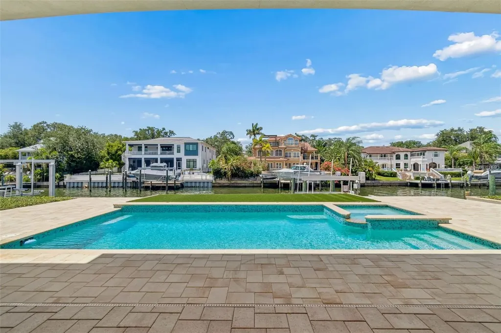 4927 Lyford Cay Road Tampa FL 33629