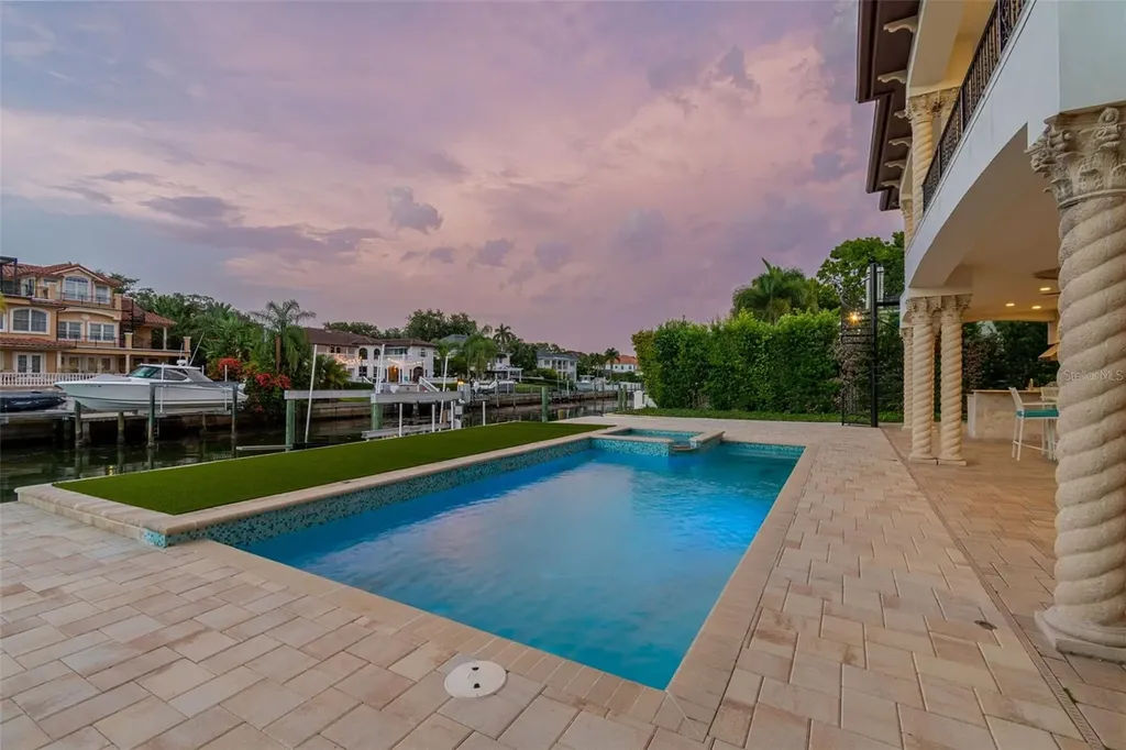 4927 Lyford Cay Road Tampa FL 33629