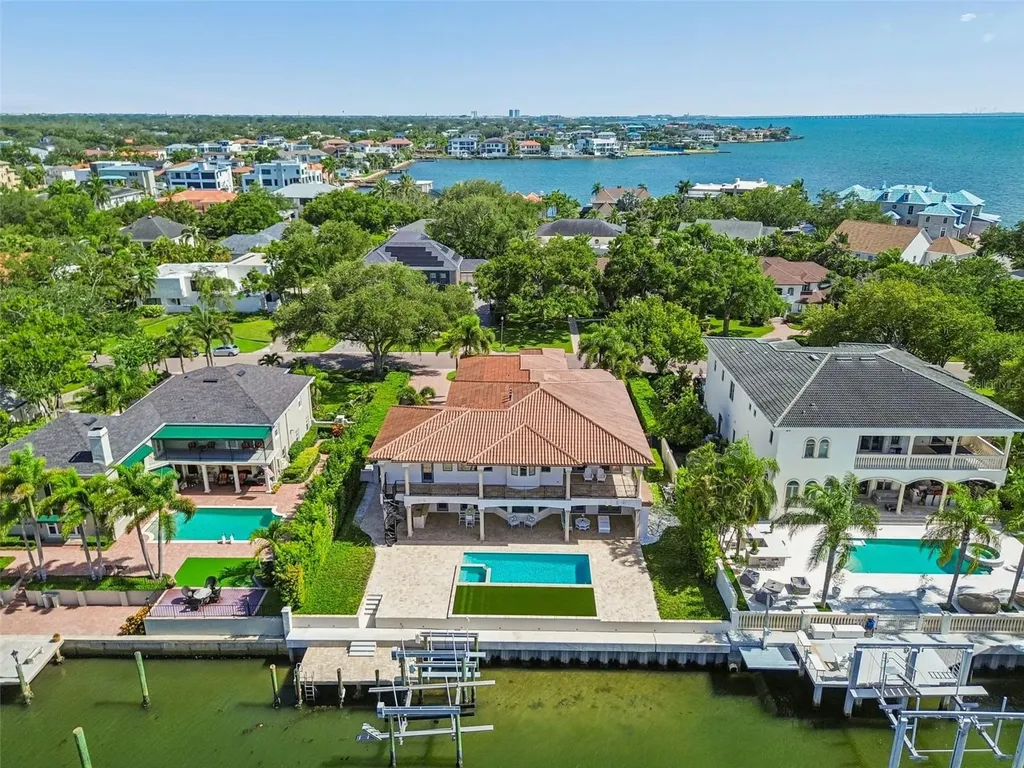 4927 Lyford Cay Road Tampa FL 33629