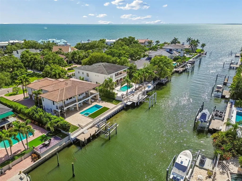4927 Lyford Cay Road Tampa FL 33629