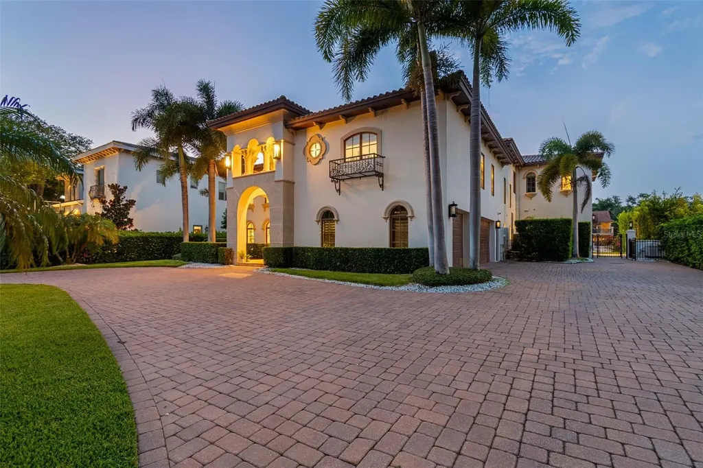 4927 Lyford Cay Road Tampa FL 33629