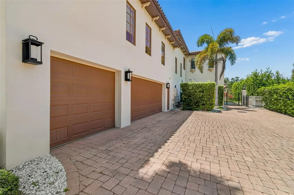 4927 Lyford Cay Road Tampa FL 33629