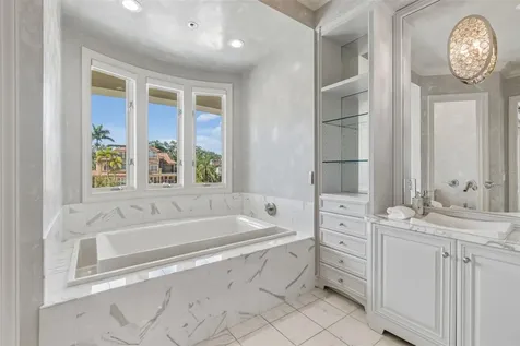 4927 Lyford Cay Road Tampa FL 33629