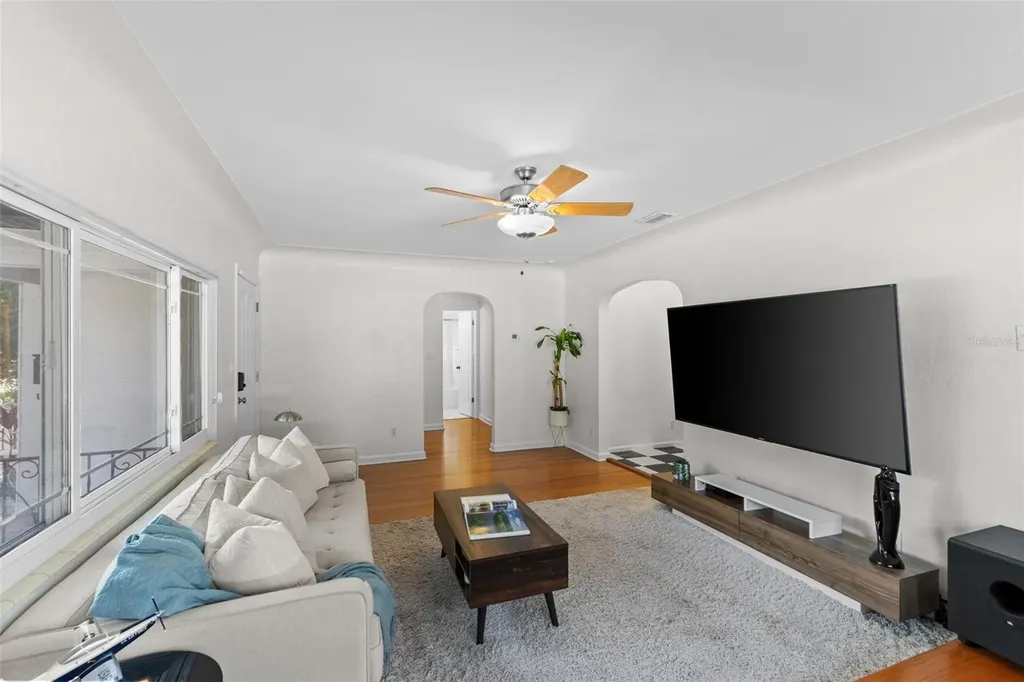 170 22nd Avenue N St Petersburg FL 33704