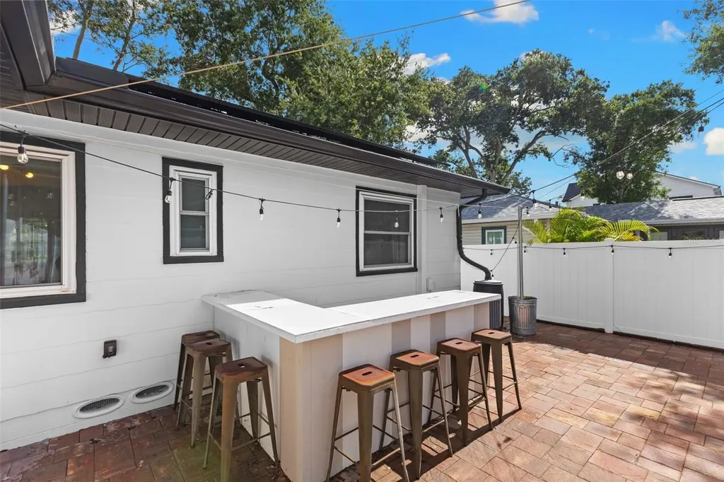 170 22nd Avenue N St Petersburg FL 33704