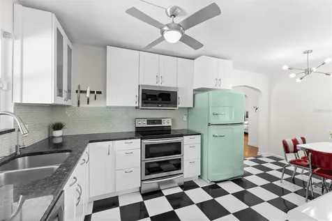 170 22nd Avenue N St Petersburg FL 33704
