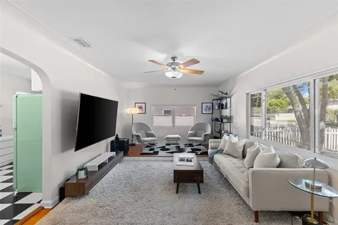170 22nd Avenue N St Petersburg FL 33704