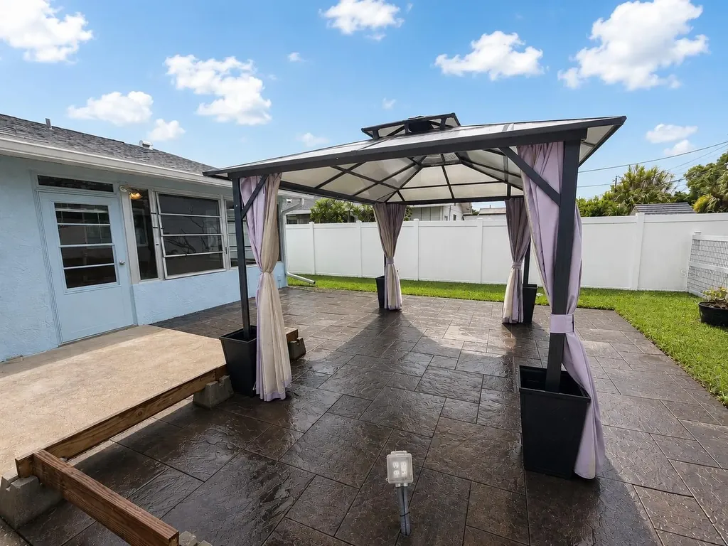 3753 15th Avenue N St Petersburg FL 33713