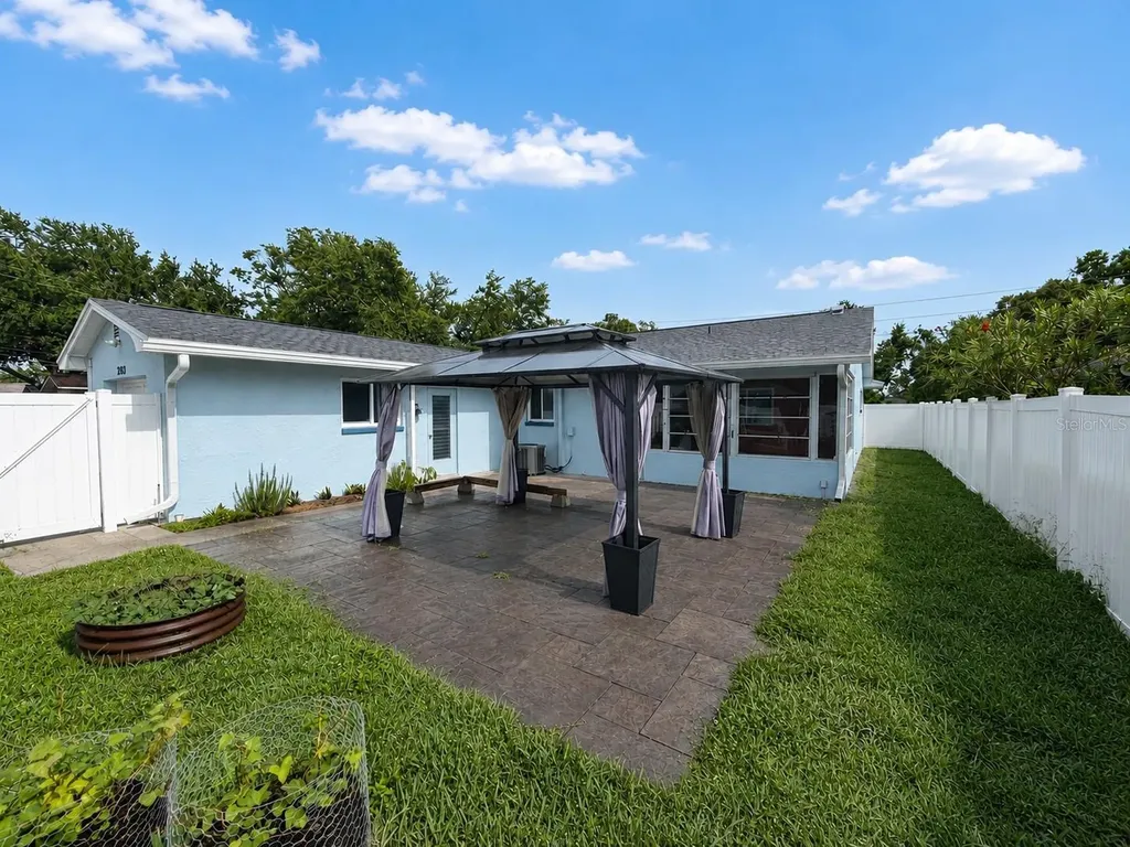3753 15th Avenue N St Petersburg FL 33713