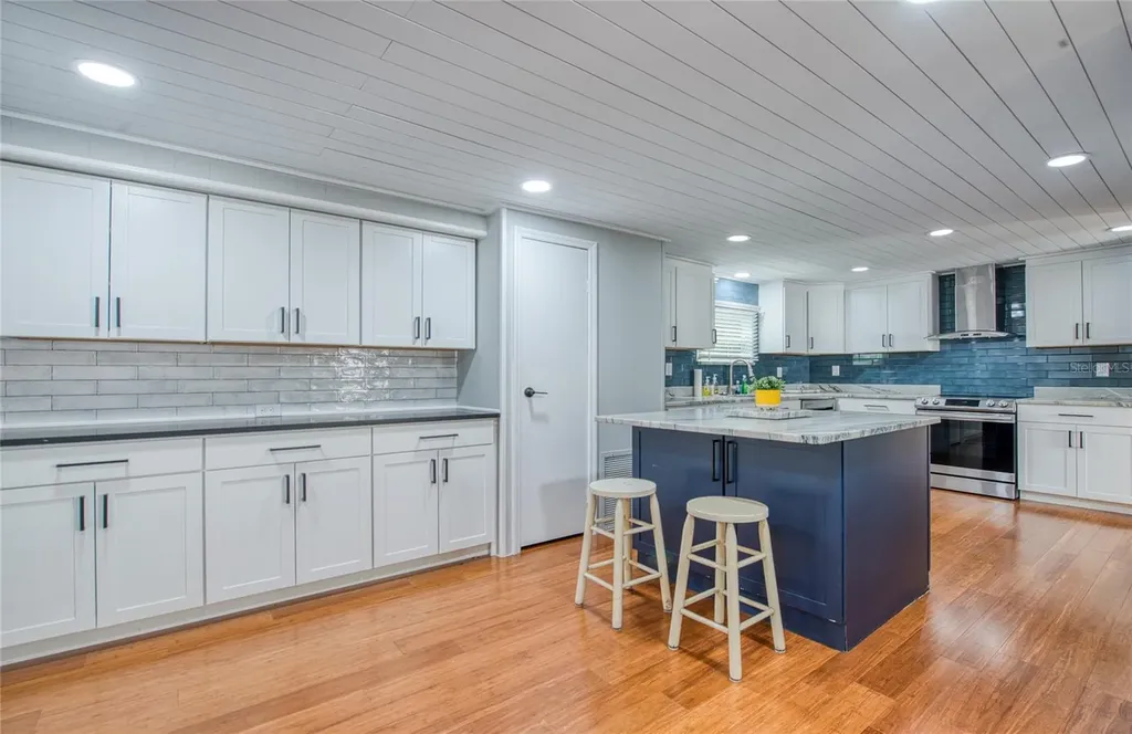 407 Dolphin Drive S Oldsmar FL 34677
