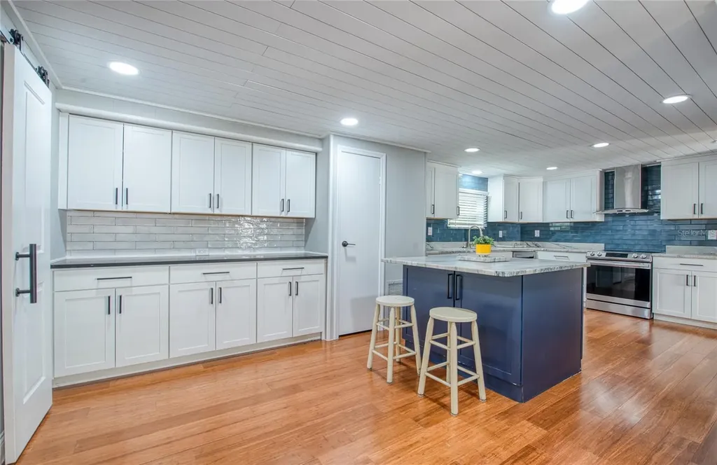 407 Dolphin Drive S Oldsmar FL 34677