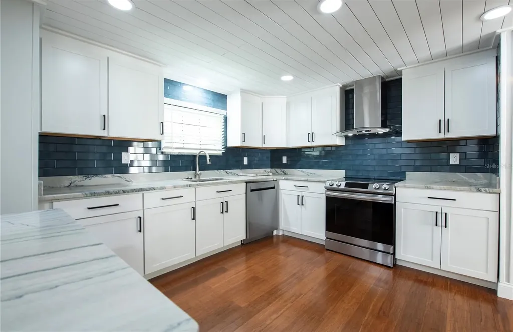 407 Dolphin Drive S Oldsmar FL 34677