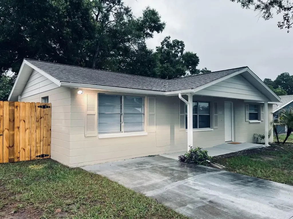 5323 Satsuma Drive Zephyrhills FL 33542