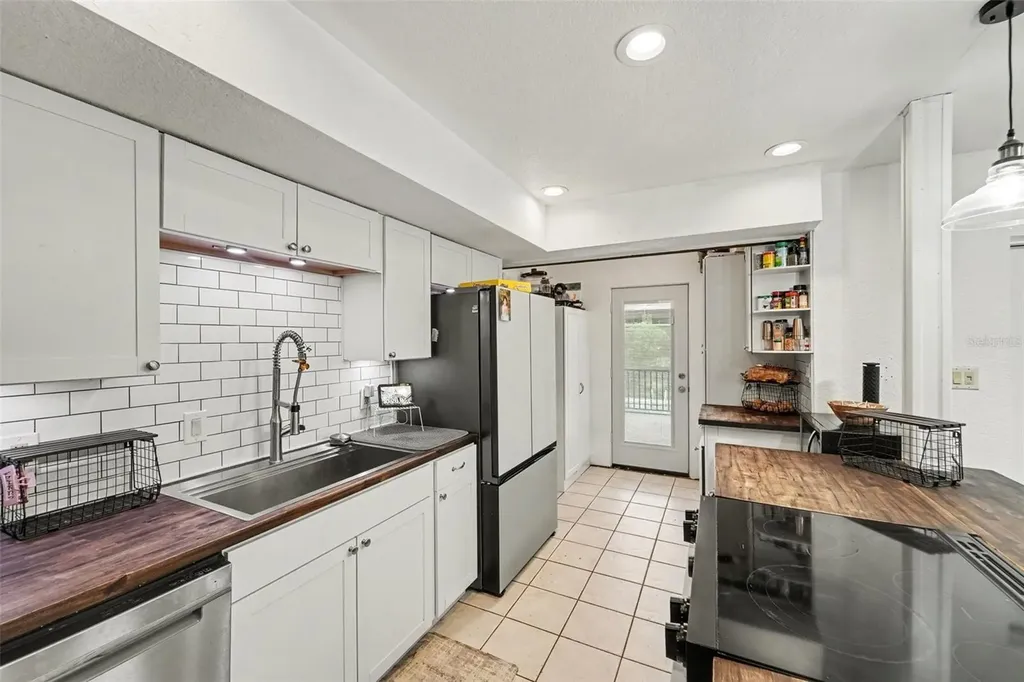 7238 Hillcrest Street Leesburg FL 34748