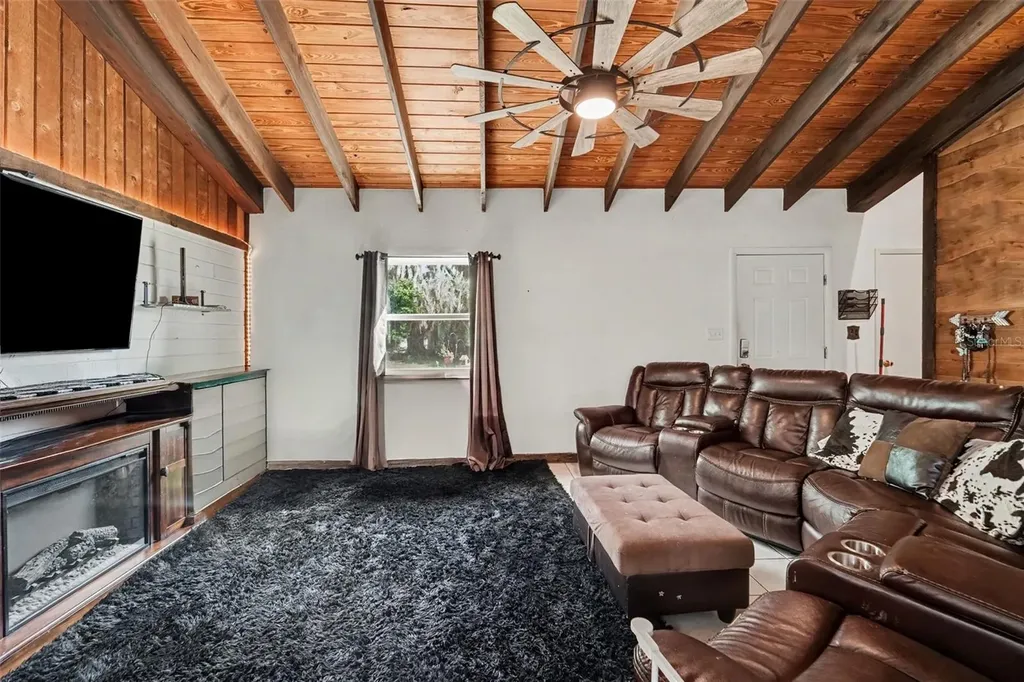7238 Hillcrest Street Leesburg FL 34748