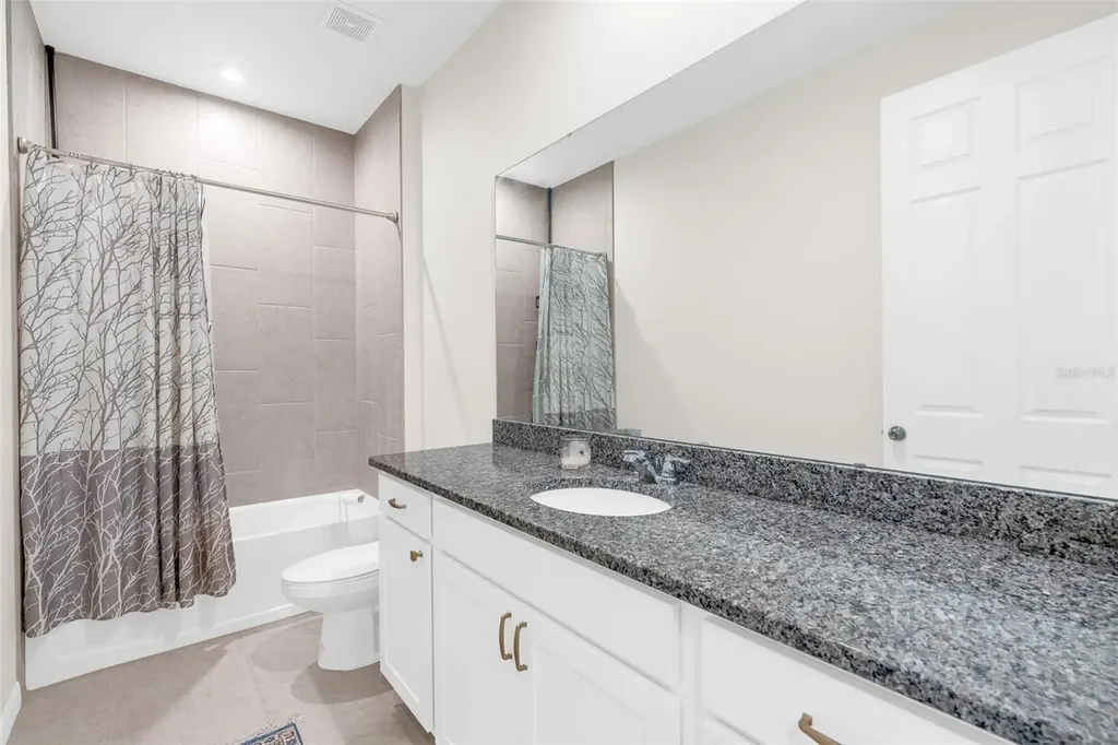 2285 Centerra Loop Kissimmee FL 34741