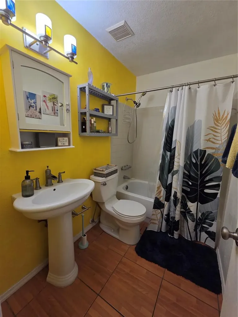 9272 51st Street N Pinellas Park FL 33782