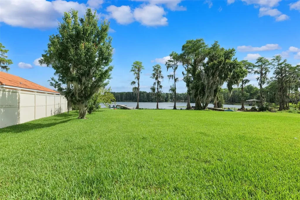 5167 Lakecastle Drive Tampa FL 33624