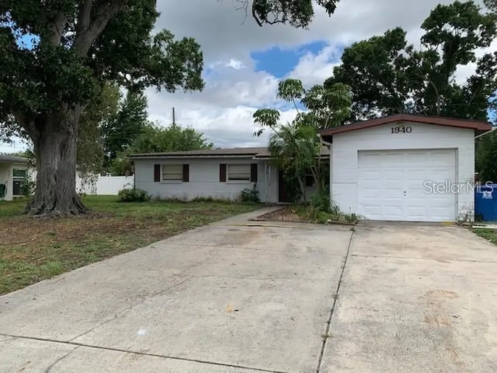 1940 64th Avenue N St Petersburg FL 33702