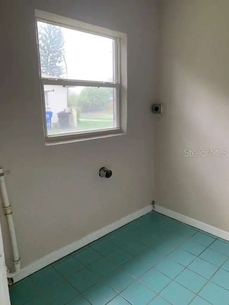 1940 64th Avenue N St Petersburg FL 33702