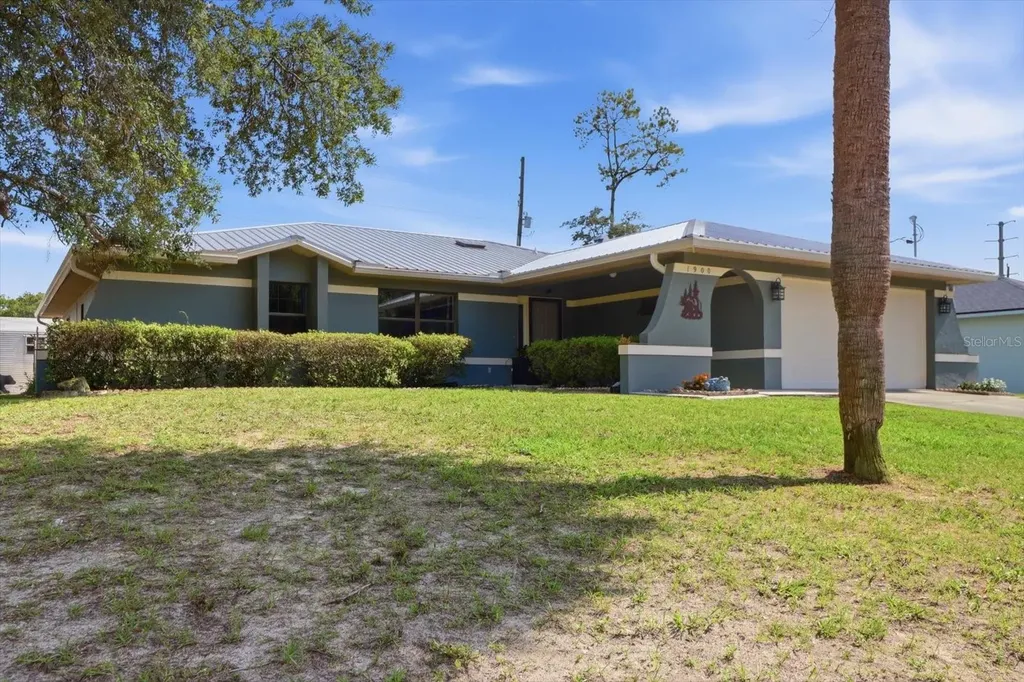 1900 W Alhambra Drive Citrus Springs FL 34434