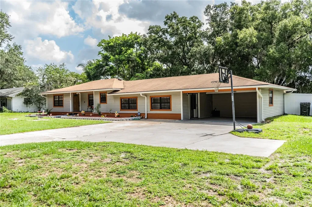 8505 N Campbell Road Lakeland FL 33810