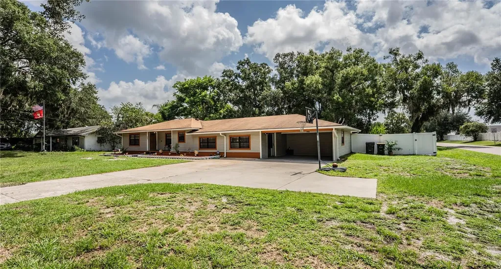 8505 N Campbell Road Lakeland FL 33810