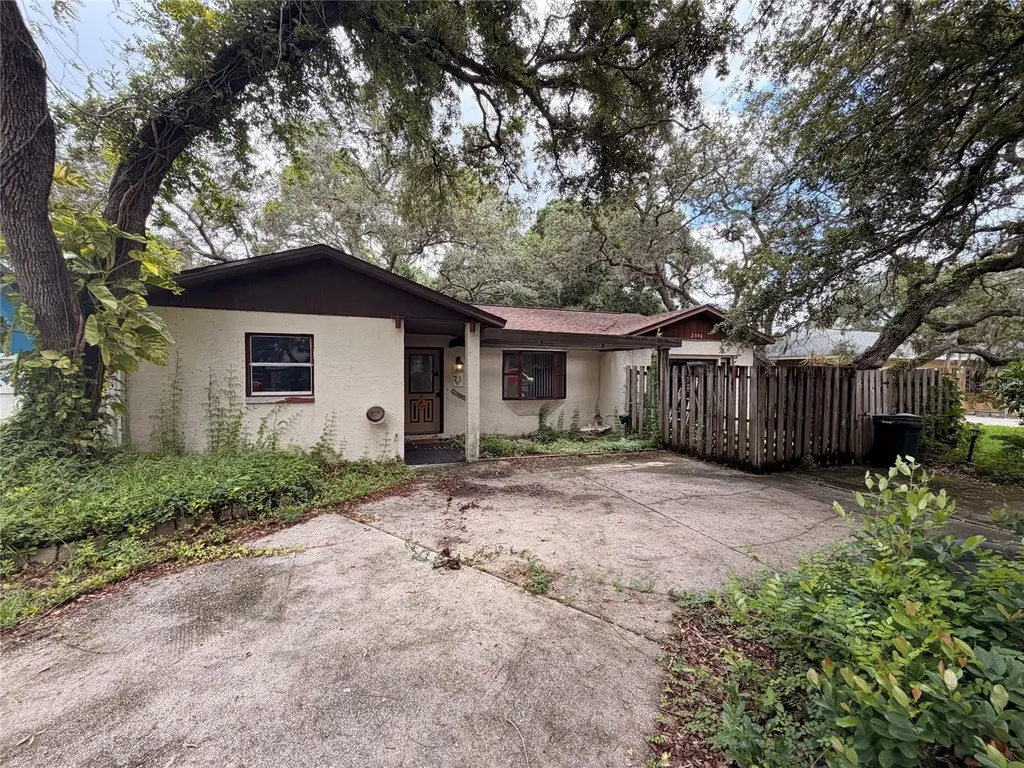 2342 Pembrook Drive Clearwater FL 33764
