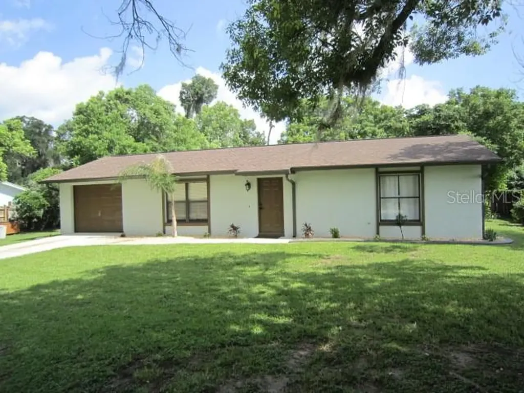 113 W Washington Deland FL 32720