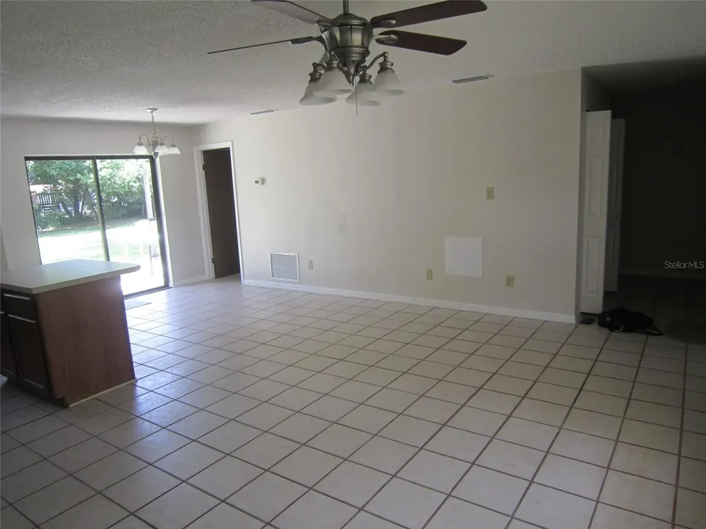 113 W Washington Deland FL 32720