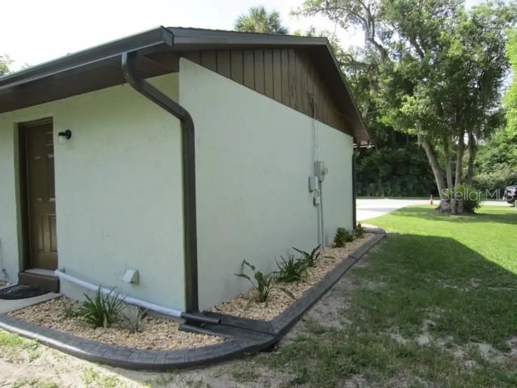 113 W Washington Deland FL 32720