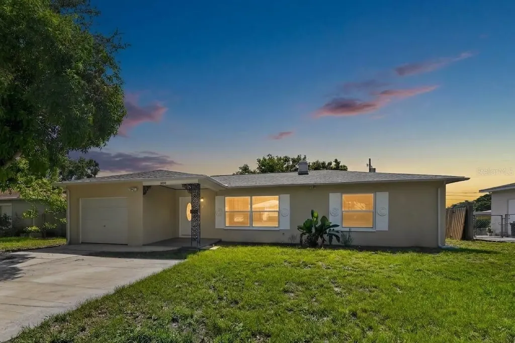 5235 Robin Lane N St Petersburg FL 33714