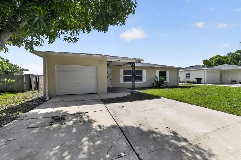 5235 Robin Lane N St Petersburg FL 33714