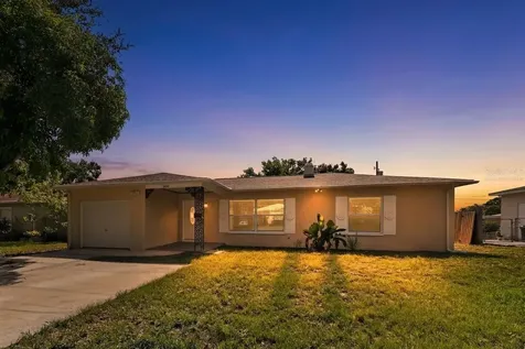 5235 Robin Lane N St Petersburg FL 33714