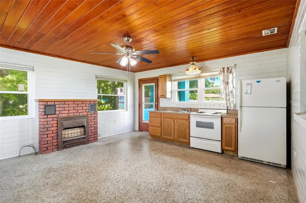 211 Lakeshore Boulevard St Cloud FL 34769