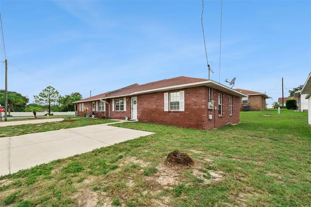 1433 Thousand Roses Avenue W Lake Wales FL 33853