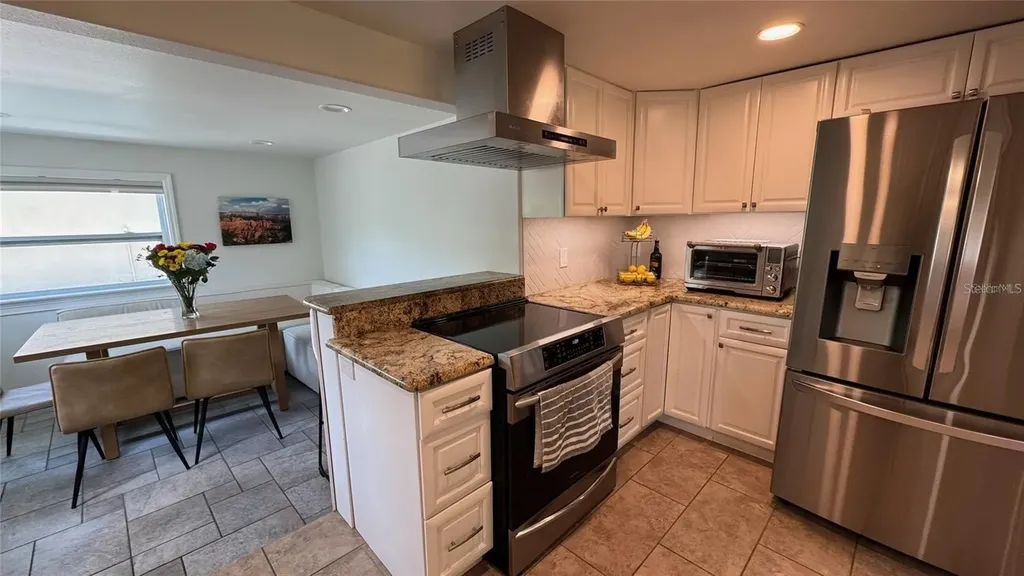 136 25th Avenue N St Petersburg FL 33704