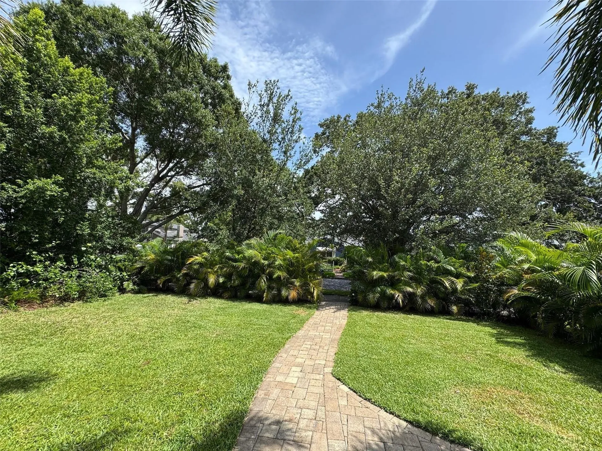 136 25th Avenue N St Petersburg FL 33704
