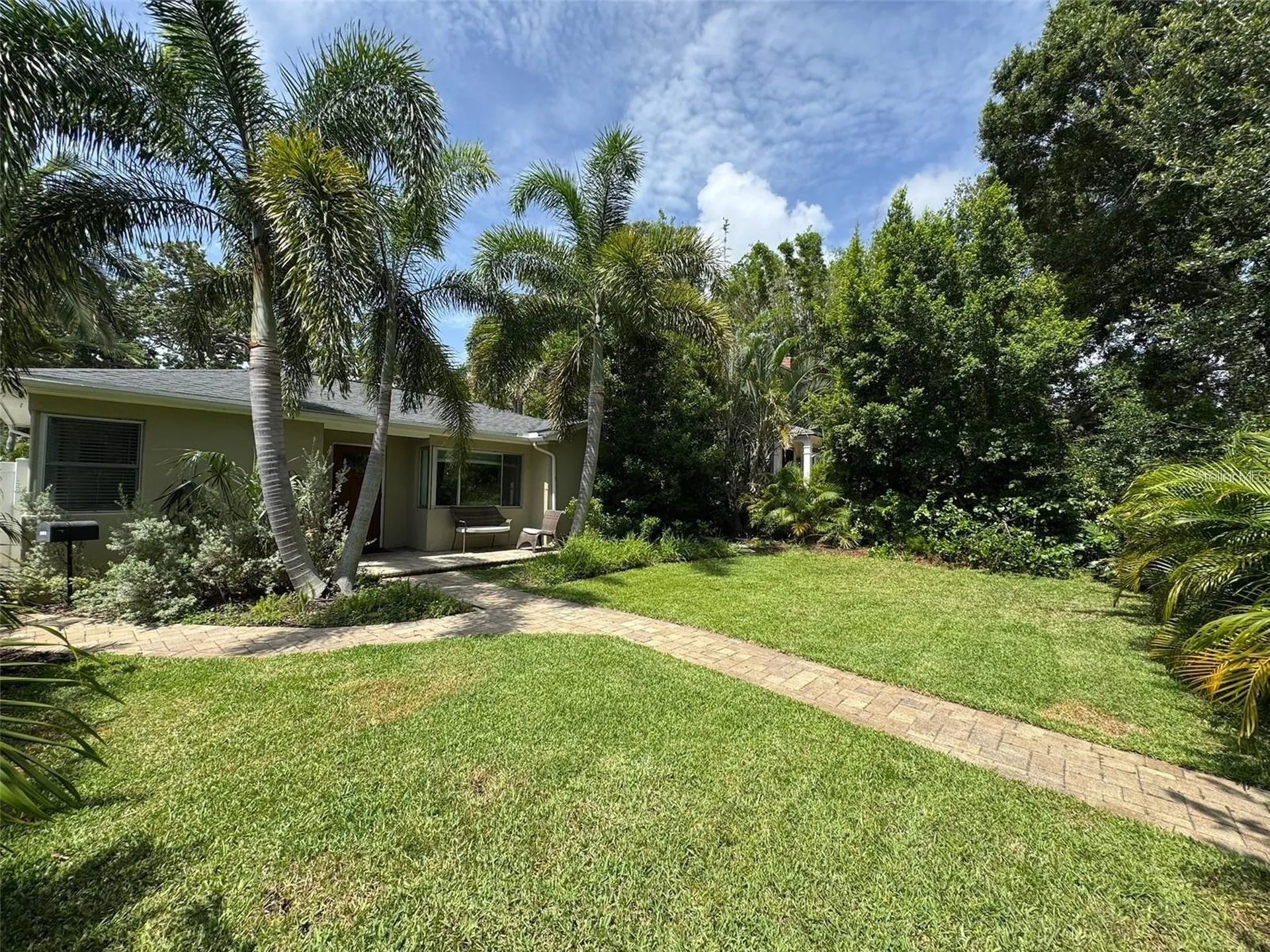 136 25th Avenue N St Petersburg FL 33704