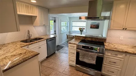 136 25th Avenue N St Petersburg FL 33704
