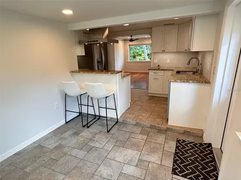 136 25th Avenue N St Petersburg FL 33704